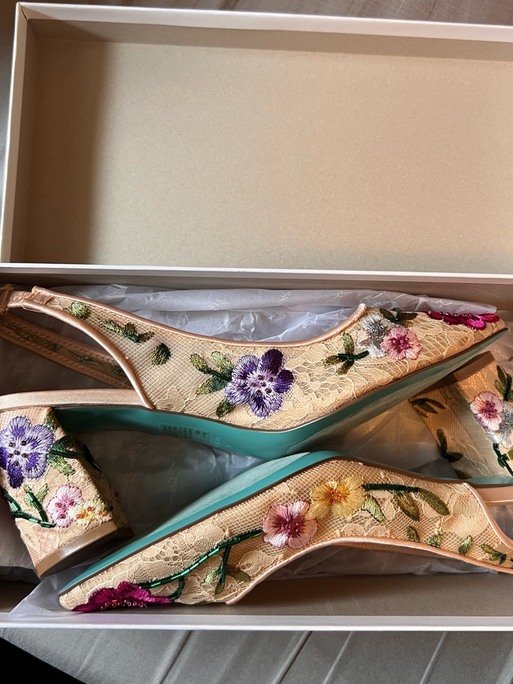New In Box Betsey Johnson Lira Embroidered Floral Slingback Heels - Picture 3 of 6